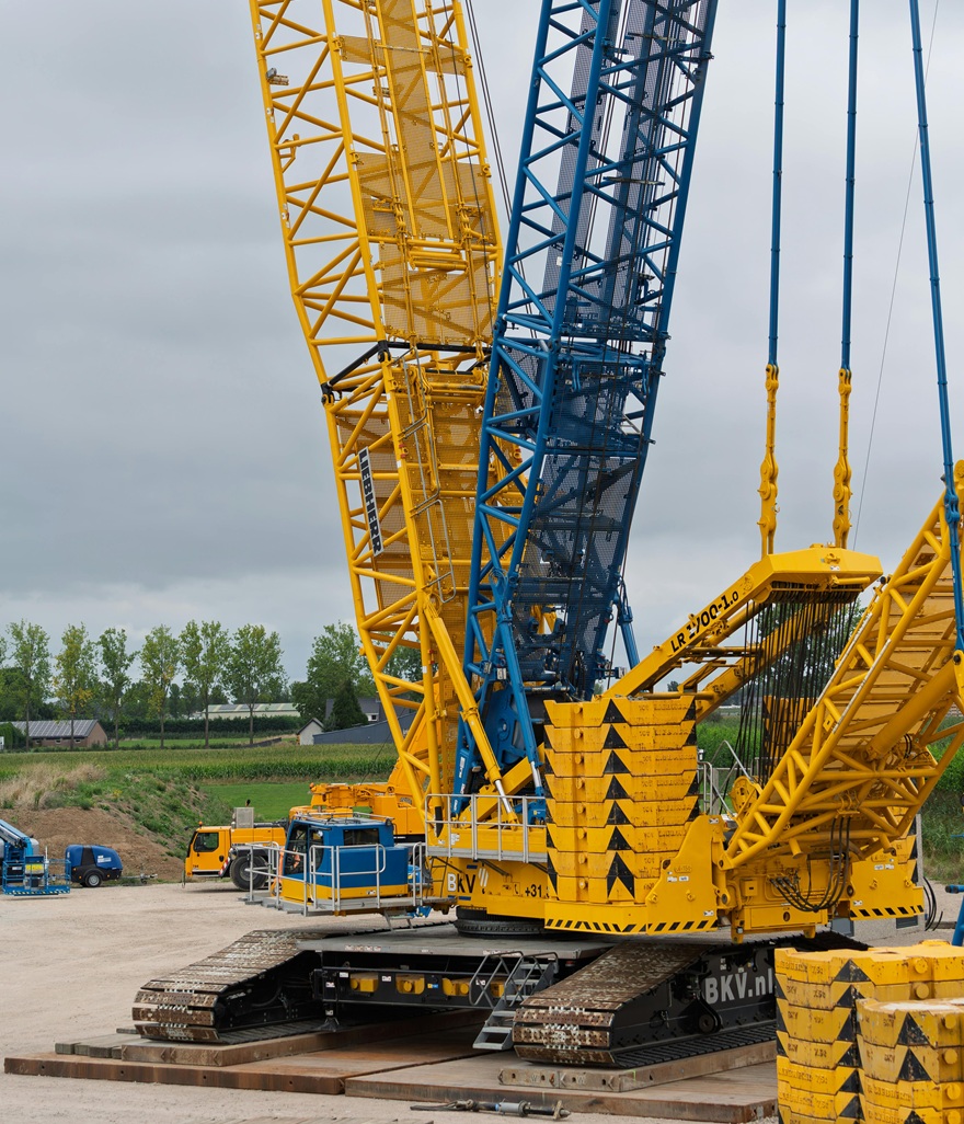 Large scale open pit mining operations
